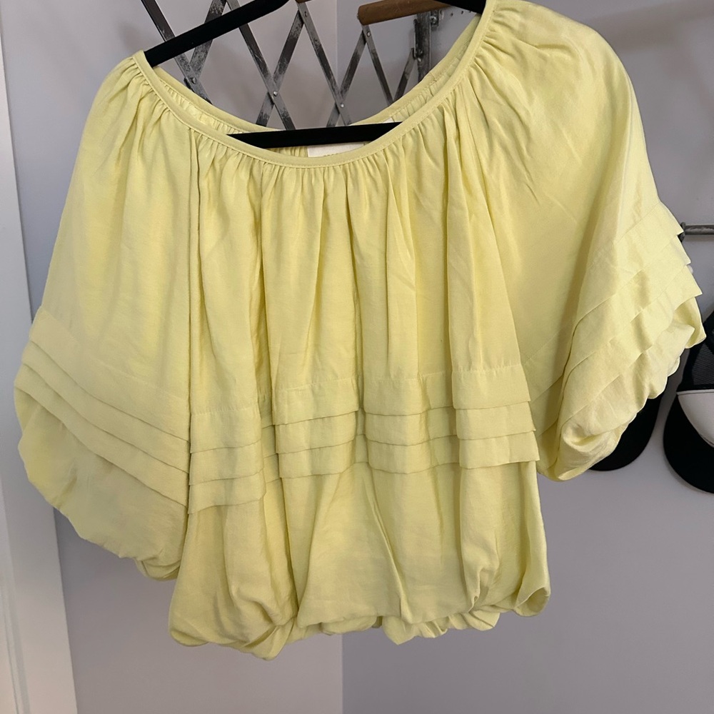 Cute flowly shirt.